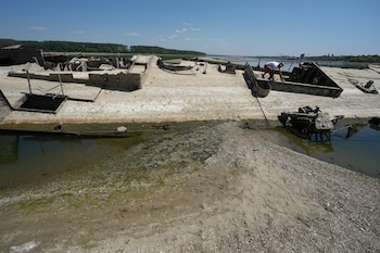 El nivel histórico más bajo del río Danubio reveló naufragios de la Segunda Guerra Mundial y fósiles