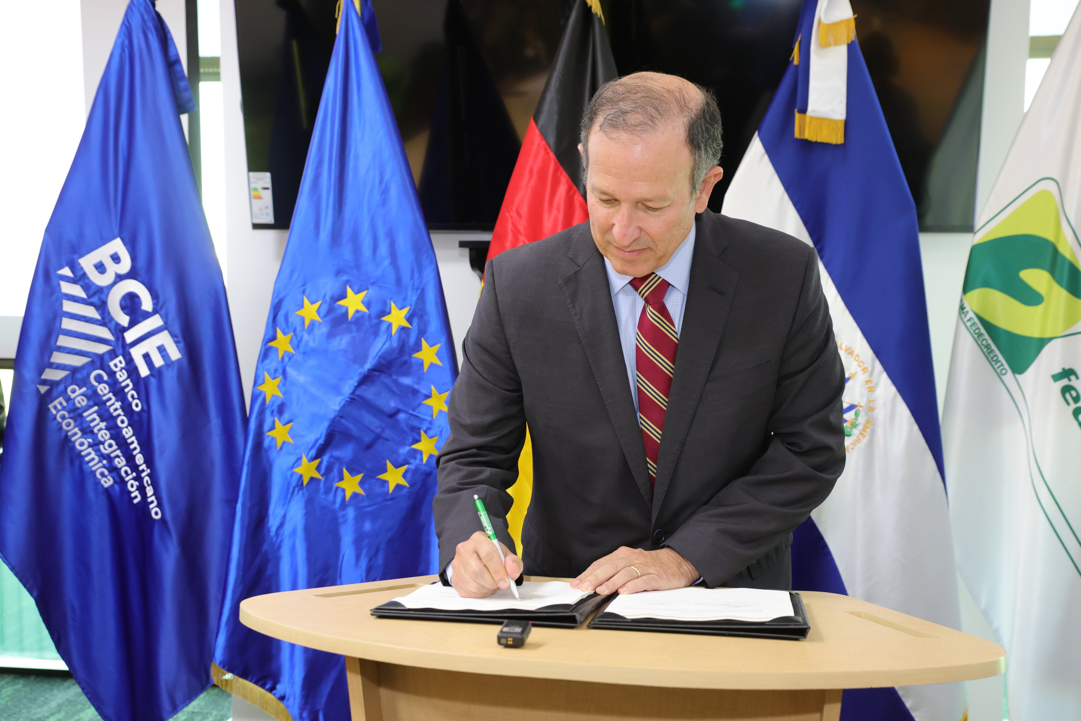 Con la firma de este acuerdo se beneficiará a mipymes salvadoreñas./(Redes de la Unión Europea)