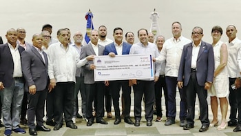 El Ministerio de Deportes completa la entrega de fondos al Comité Olímpico Dominicano