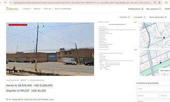 Fachada de un local industrial con muro de ladrillo, portón metálico, zona de estacionamiento y postes de luz. Precio de venta y alquiler