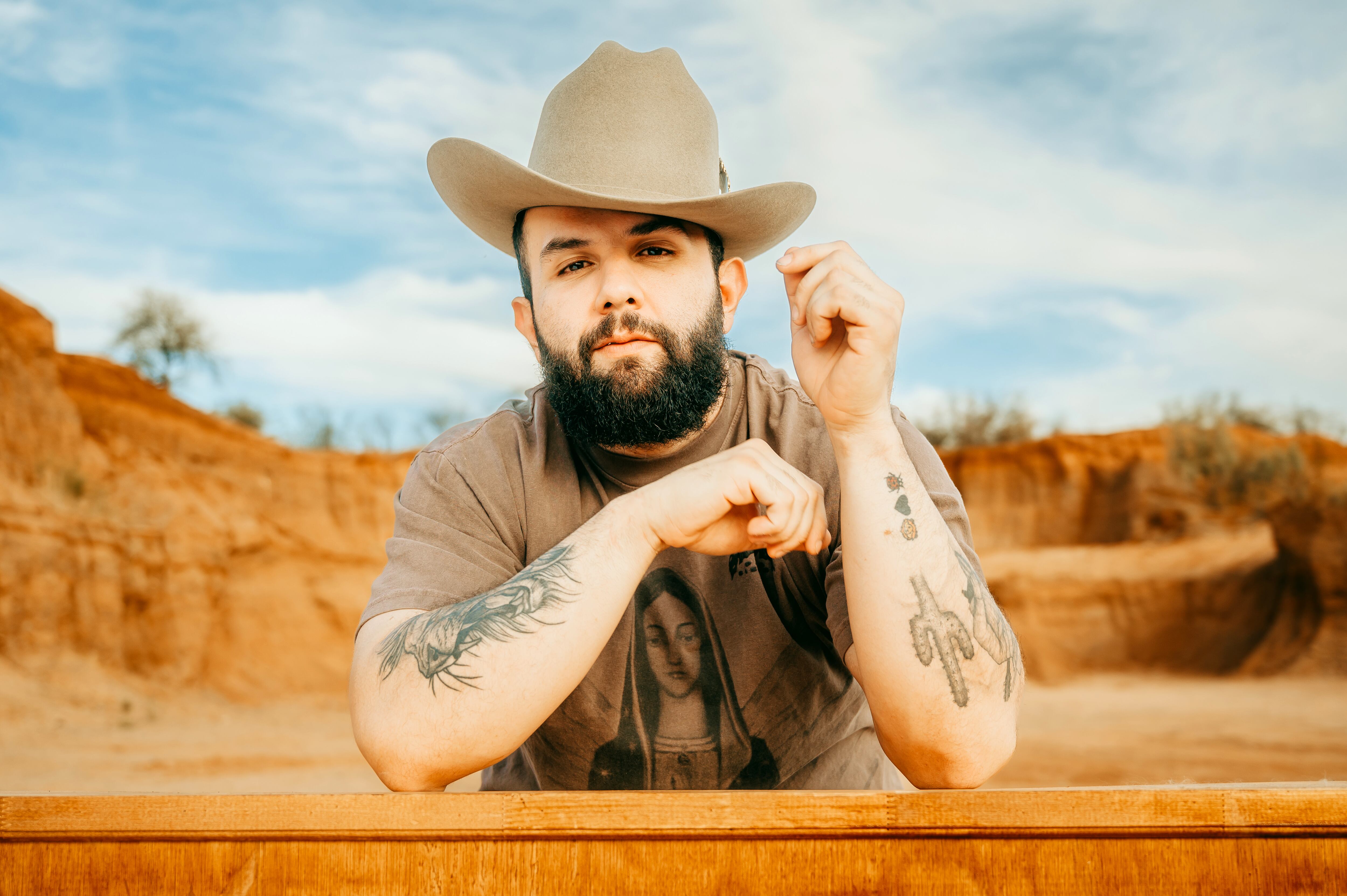 Fotografía cedida por Jesús Fernando MX donde aparece el cantante mexicano Carín León quien acaba de lanzar su cuarto álbum de estudio,
