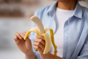 El plátano es una de las frutas más consumidas en todo el mundo (Magnific)