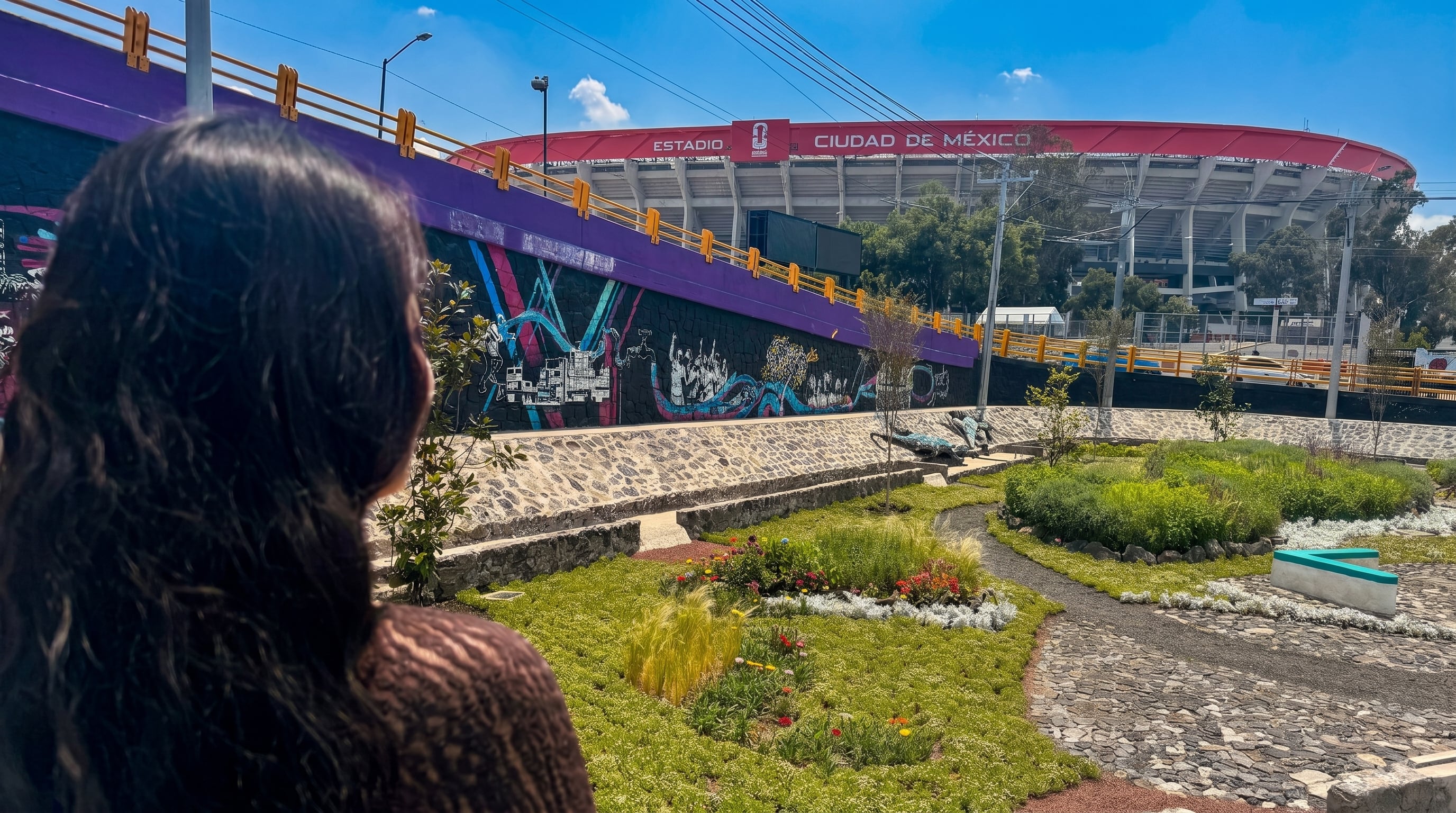 La remodelación impulsada en el entorno del Coloso de Santa Úrsula ha impulsado diversas restricciones y desplazamientos que han afectado de manera significativa el día a día de los habitantes de Tlalpan y Huipulco. (Foto: Raúl A. González/Infobae México)