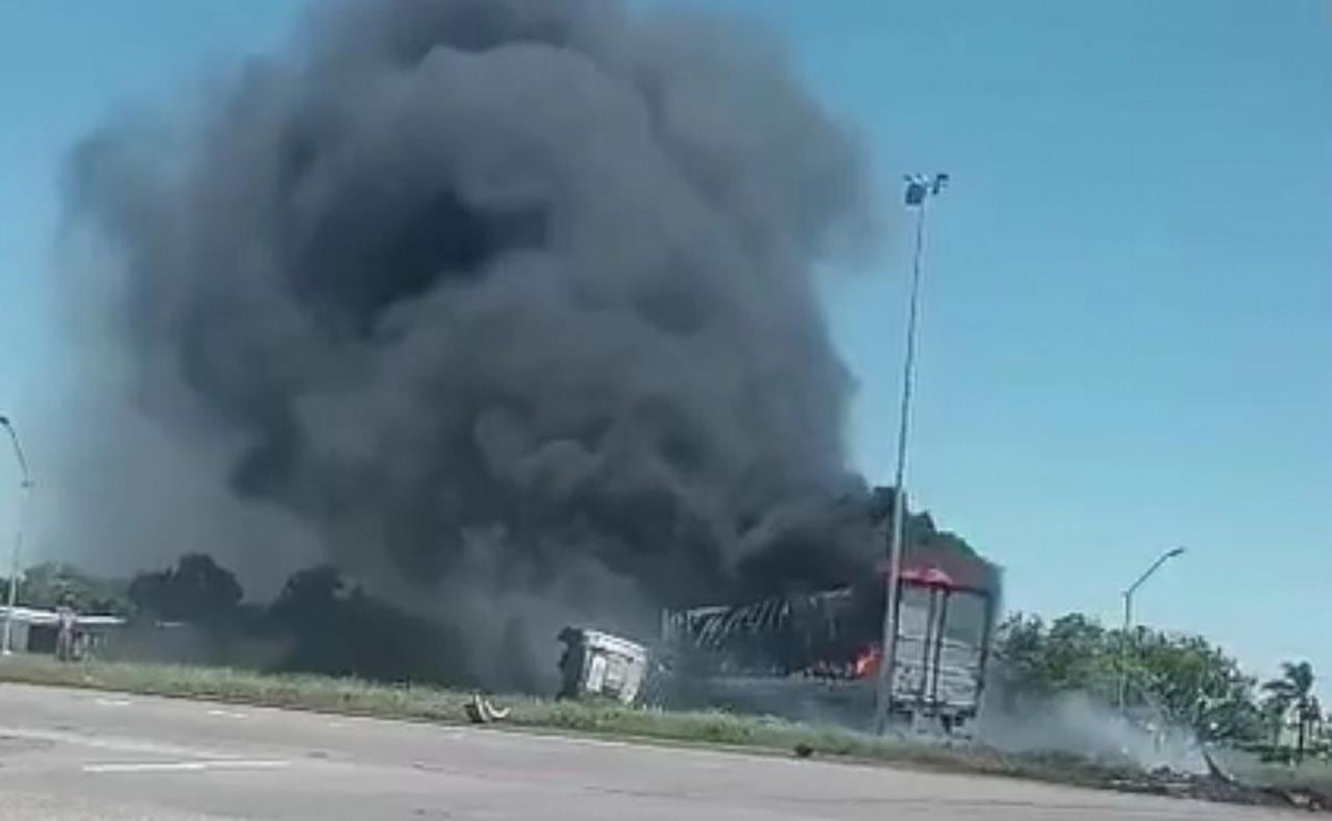 Uno de los camiones involucrados en el accidente transportaba material inflamable, lo que provocó un incendio de gran magnitud en Arrufó