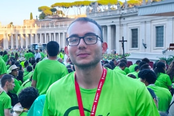 Pablo (27 años): Se acercó a la fe tras un campamento con un amigo y ahora vive su fe asistiendo a eventos de su comunidad. (Imagen cedida)