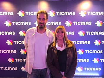 Cristina Rodrigues y Matías Palacio en el auditorio de Ticmas