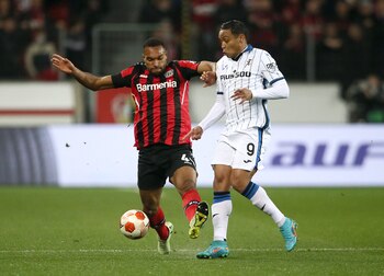 Soccer Football - Europa League - Round of 16 Second Leg - Bayer Leverkusen v Atalanta - BayArena, Leverkusen, Germany - March 17, 2022 Bayer Leverkusen's Jonathan Tah in action with Atalanta's Luis Muriel REUTERS/Thilo Schmuelgen