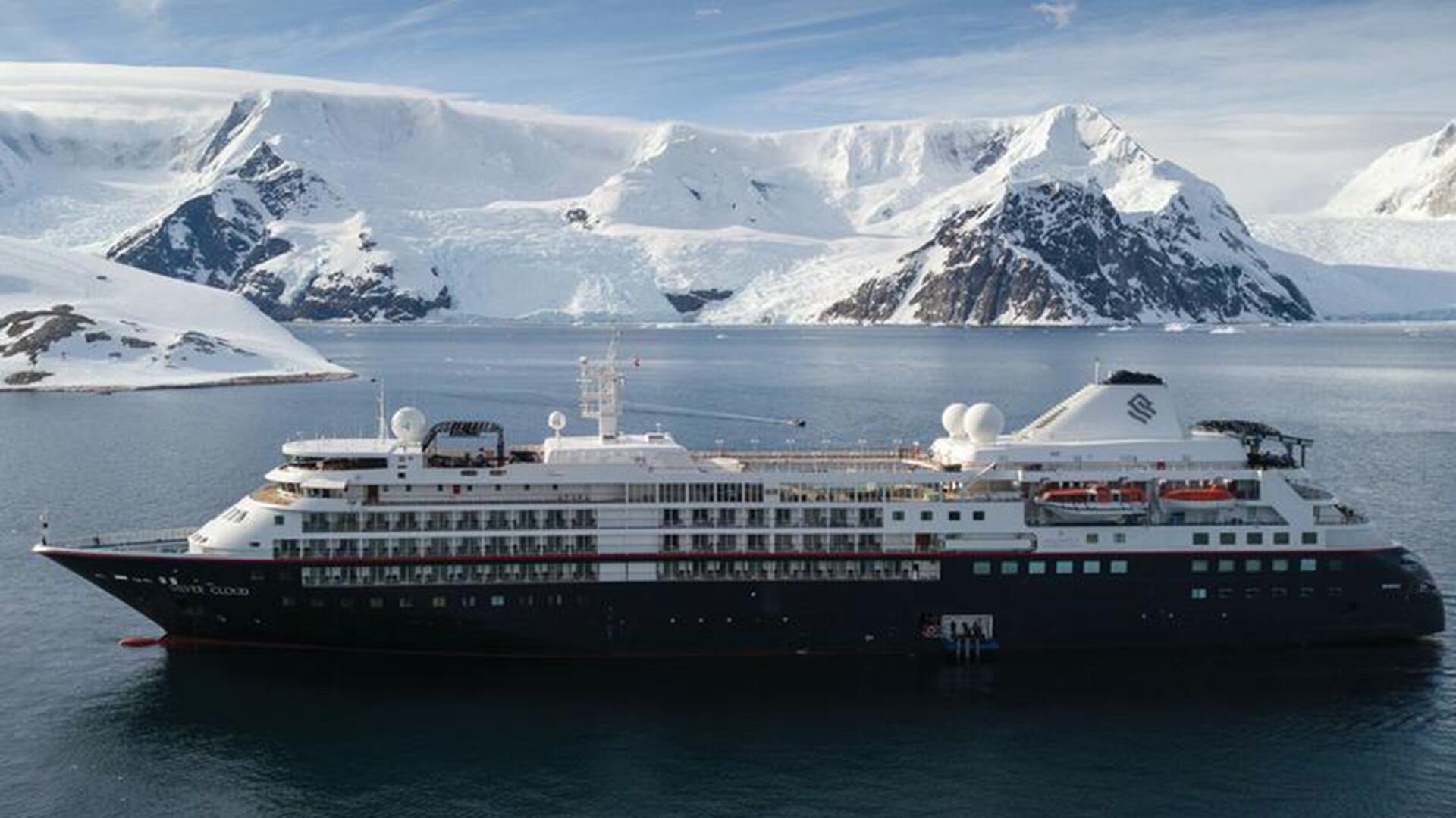 Ushuaia, en Argentina, ocupa el segundo lugar por su entorno natural extremo y vistas al Canal del Beagle (https://www.silversea.com/)