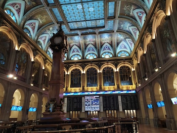 El alto el fuego entre Estados Unidos e Irán impulsa las acciones europeas con una subida superior al 3 % en los principales mercados. (EFE/Vega Alonso)