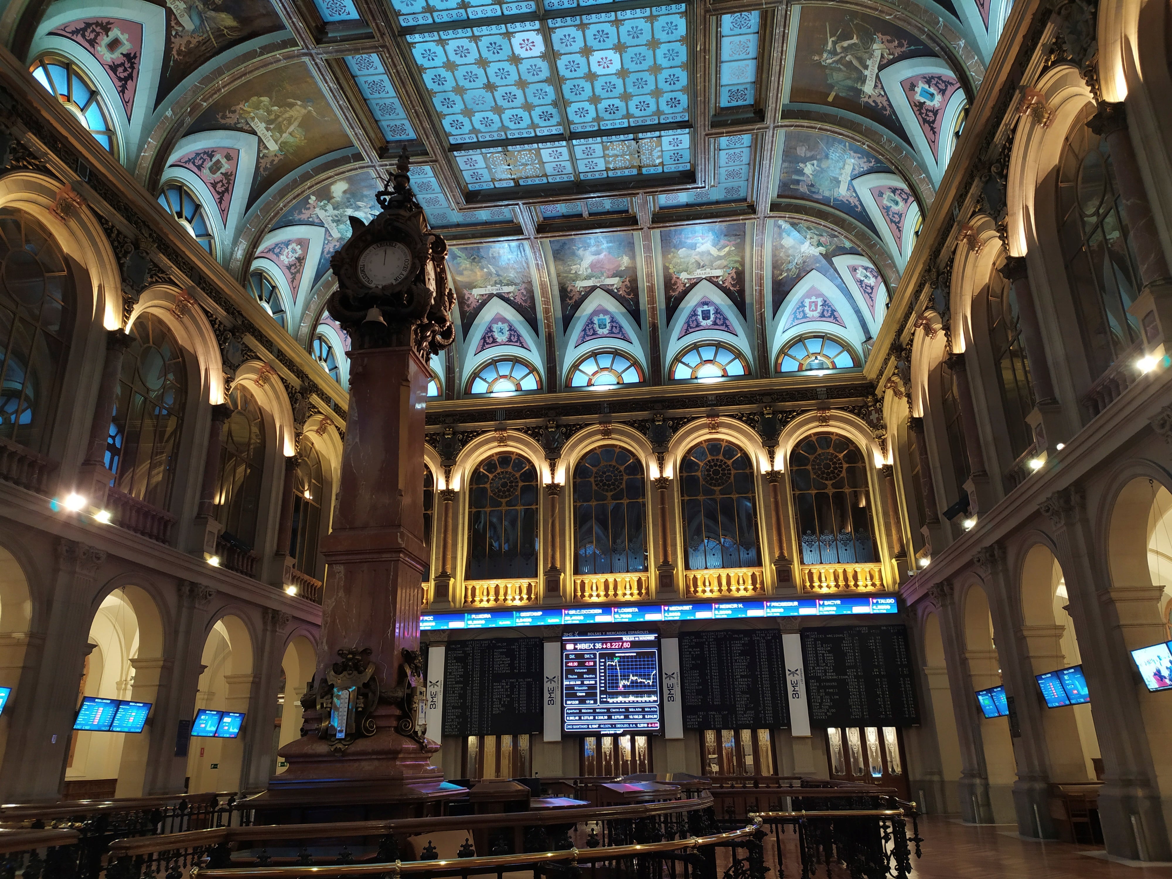 El alto el fuego entre Estados Unidos e Irán impulsa las acciones europeas con una subida superior al 3 % en los principales mercados. (EFE/Vega Alonso)