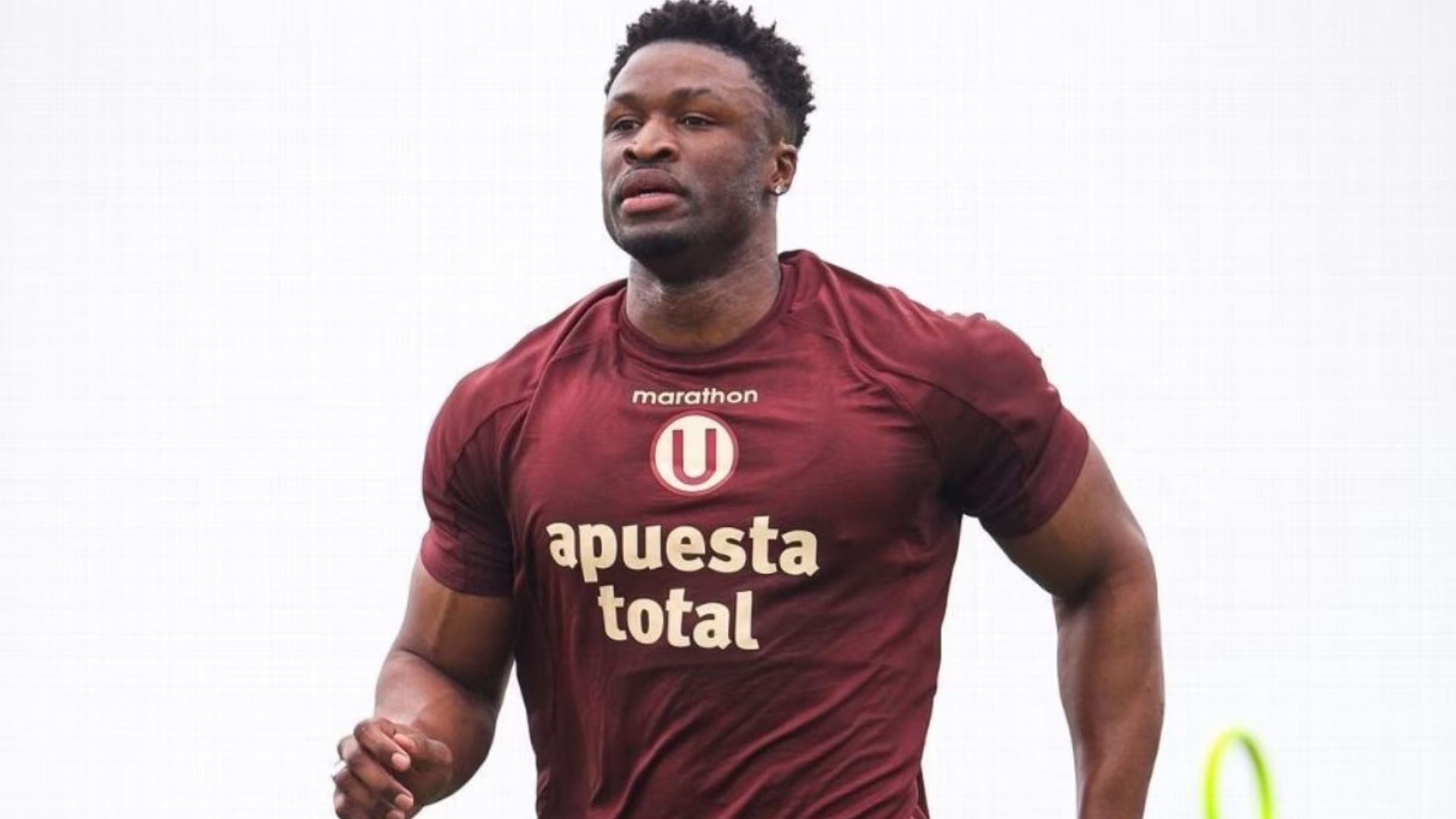 Sekou Gassama no seguirá más en Universitario de Deportes luego de un semestre nefasto. Crédito: Universitario