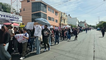 Cientos de estudiantes de la Universidad de Morelos marchan pidiendo justicia para Claudia Tacoronte