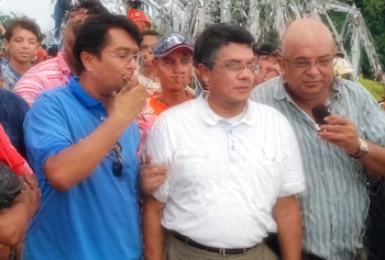 Arturo Cubillas, en el centro,