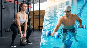 Una mujer realiza sentadillas con una pesa rusa y un hombre con gorro y gafas entrena con mancuernas acuáticas en una piscina.