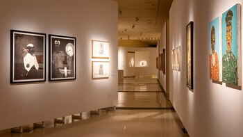 La muestra "LATINOAMERICANO" se exhibe