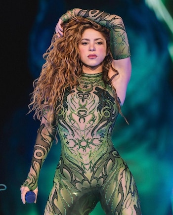 Shakira lució un body verde