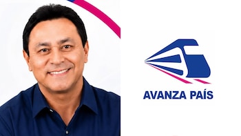 Fotografía de Luis Enrique Ocrospoma junto al logotipo del partido político Avanza País sobre un fondo blanco