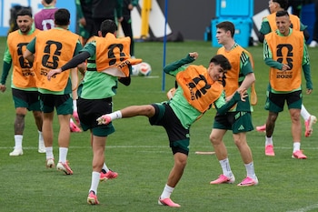 Entrenamiento de la Selección Mexicana rumbo a la inauguración vs Sudáfrica. (AP Foto/Fernando Llano)