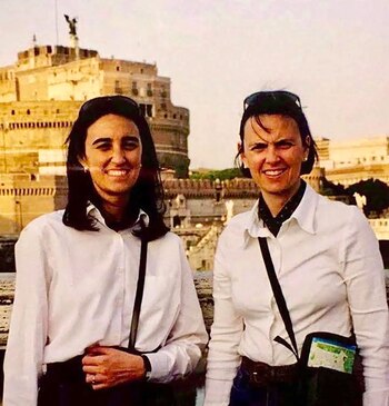 Las hermanas compartieron muchos viajes