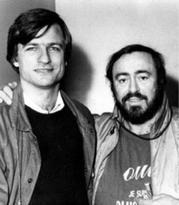 Juan Vasle junto a su