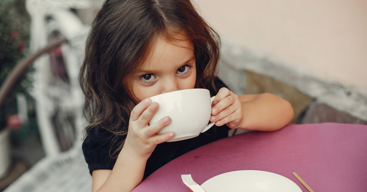Photo : Infobae Caféine chez les enfants : moins de sommeil et impact sur le cerveau