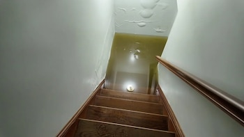 Vecinos de Nueva Jersey evaluaron evacuar sus casas ante el avance del agua y la magnitud de las inundaciones repentinas