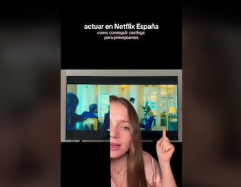 María José Peró se señala a sí misma en la película de Netflix en la que aparece. (@mariajosepero/TikTok)