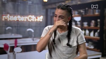 Pamela, entre lágrimas, lamenta las