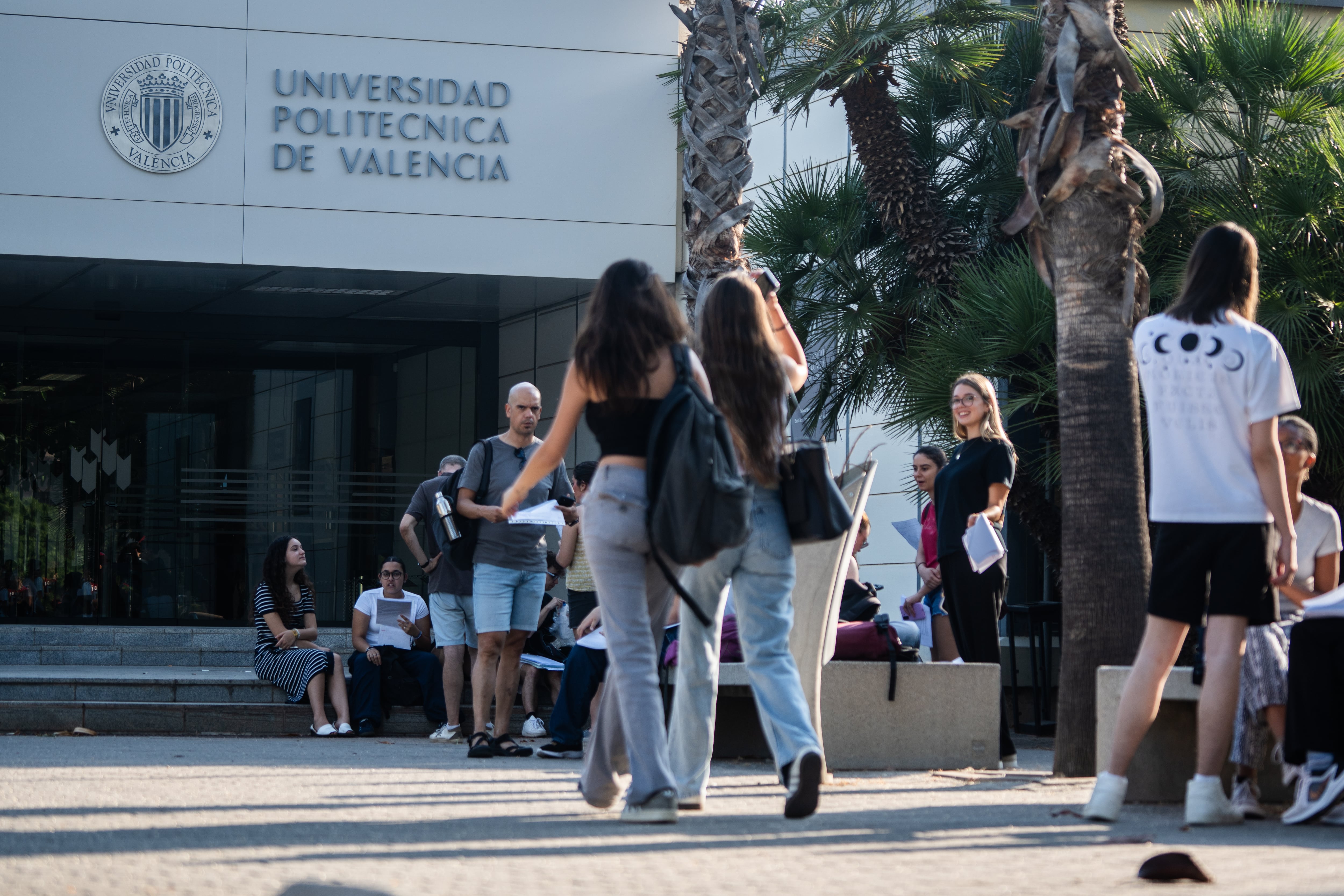 Estudiantes de bachillerato acceden a la Universidad Politécnica de Valencia durante la convocatoria extraordinaria de EBAU, en la Universidad Politécnica de Valencia, a 1 de julio de 2025, en Valencia, Comunidad Valenciana (España). (Jorge Gil/Europa Press)
