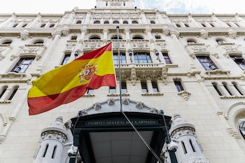 01/04/2023 Entrada del Cuartel General de la Armada, a 1 de abril de 2023, en Madrid, (España). Se trata de un edificio neogótico situado en el Paseo del Prado. Fue diseñado por los arquitectos José Espelius y Francisco Javier de Luque. Su construcción se inició en 1925, en terrenos pertenecientes a los Jardines del Buen Retiro, siendo inaugurado en 1928. Cuenta con una fachada principal de corte historicista y en su esquina Sureste, en una parte moderna del edificio, posee en sus bajos la entrada al Museo Naval.
POLITICA
Carlos Luján - Europa Press