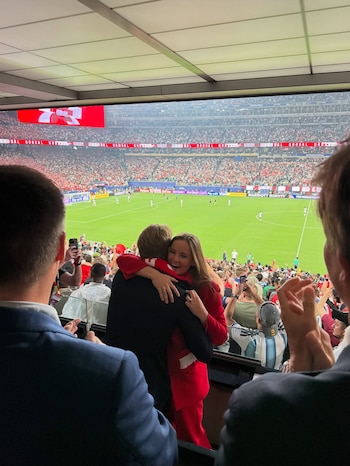 Sverre Magnus e Ingrid Alexandra de Noruega en el Mundial. (Instagram @detnorskekongehus)