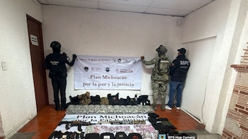 Aseguran equipo táctico, drogas y