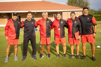 Gorosito posa con su cuerpo