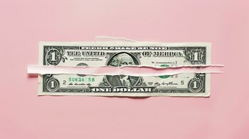 Dólar roto, en mal estado, partido - (Imagen Ilustrativa Infobae)