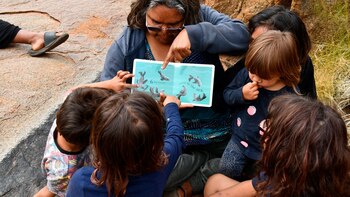 Un grupo de alfabetización indígena