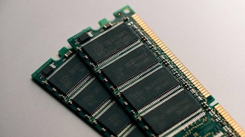 La escasez de memoria RAM va en serio: ventas de PC caen por primera vez en más de dos años
