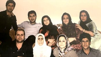 Diari (arriba, el segundo desde