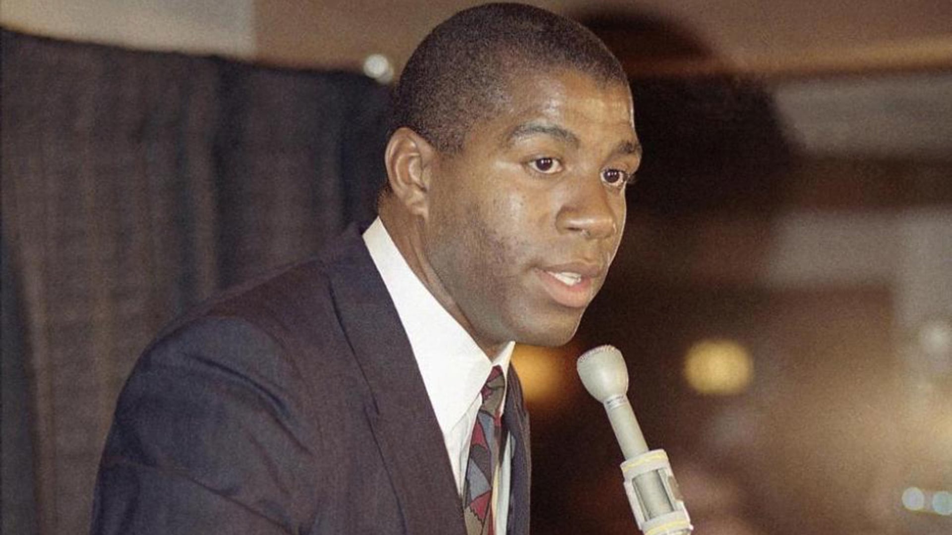 Magic Johnson repasó la historia del Showtime de Los Angeles Lakers en un libro sobre la franquicia (AP)