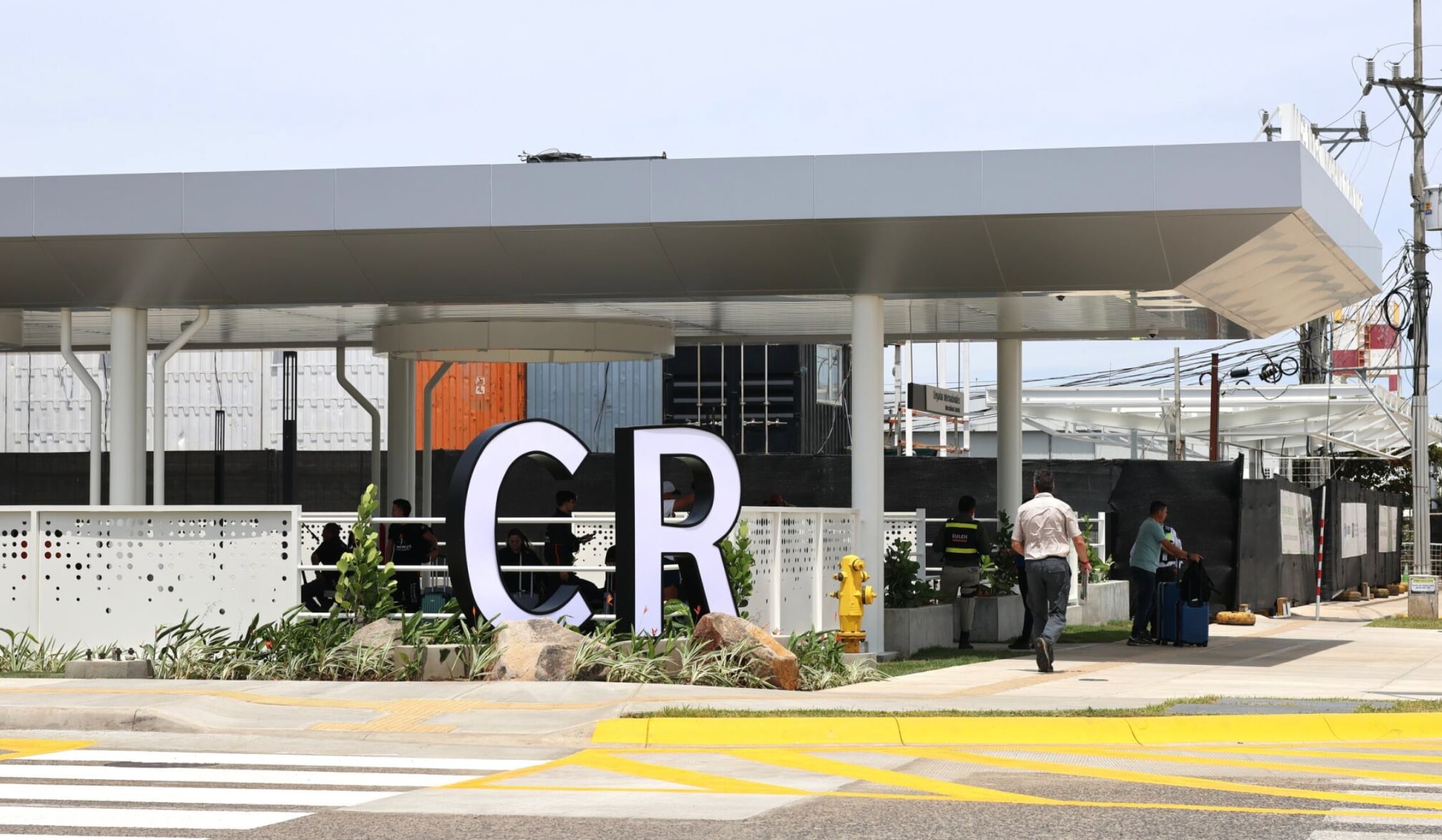 El Aeropuerto Internacional Juan Santamaría inauguró una nueva área de llegadas para agilizar el ingreso a Costa Rica. Cortesía: AERIS