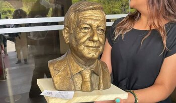 El busto fue entregado en