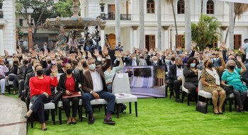 Sesión Extraordinaria de la Asamblea Nacional desde el Jardín del Palacio Federal Legislativo