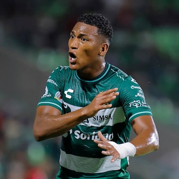 Carlos Gruezo apenas jugó 16 partidos en Santos Laguna, en los que pudo anotar 1 gol. - créditos: Difusión