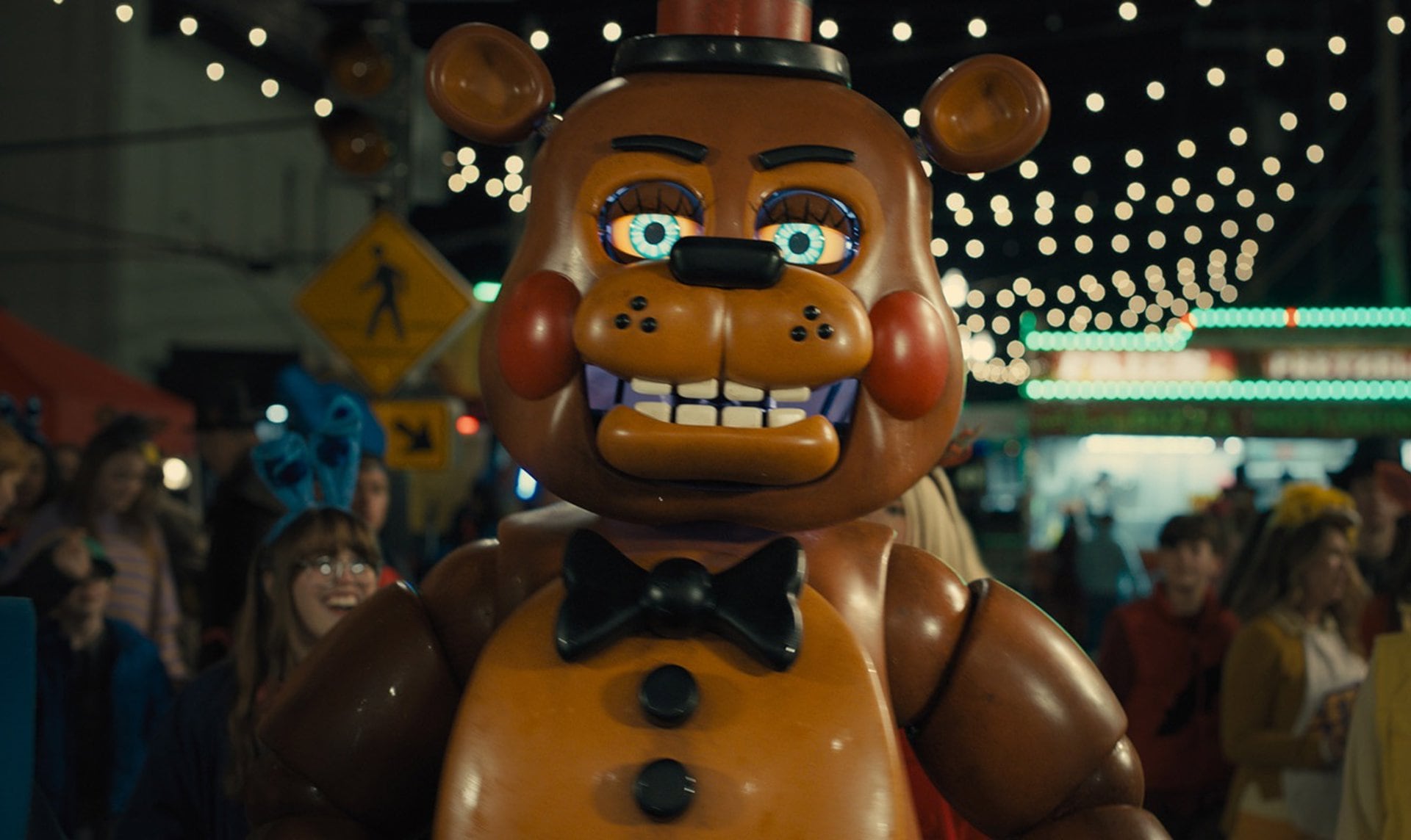 Five Nights at Freddy’s: Secret of the Mimic se desarrolla en el taller abandonado de una mansión de disfraces. (Universal Pictures)
