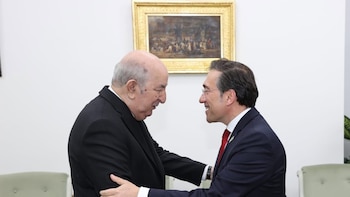Albares anuncia un refuerzo de la asociación estratégica energética con Argelia tras verse con su presidente