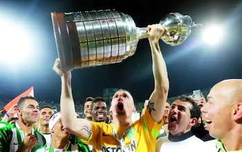 Franco Armani levantando la Copa Libertadores 2016, que significó el segundo título en este torneo para Atlético Nacional - crédito Colprensa