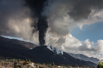 Volcán de Tajogaite, a 19 de noviembre de 2021, en La Palma, Santa Cruz de Tenerife, Canarias (España). (Europa Press)