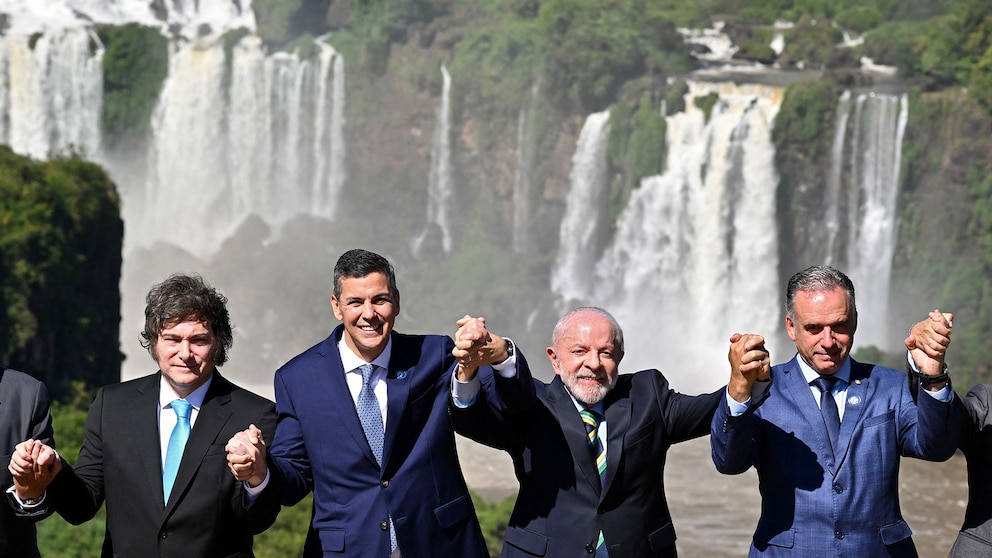 Críticas al gobierno de Yamandú Orsi en Uruguay por no adherir a la declaración de países de la región sobre Venezuela Críticas al gobierno de Yamandú Orsi en Uruguay por no adherir a la declaración de países de la región sobre Venezuela