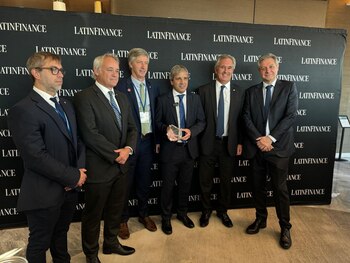 Luis Caputo recibió el premio al ministro de finanzas del año por la revista LatinFinance
