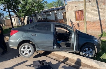 El auto cayó en la