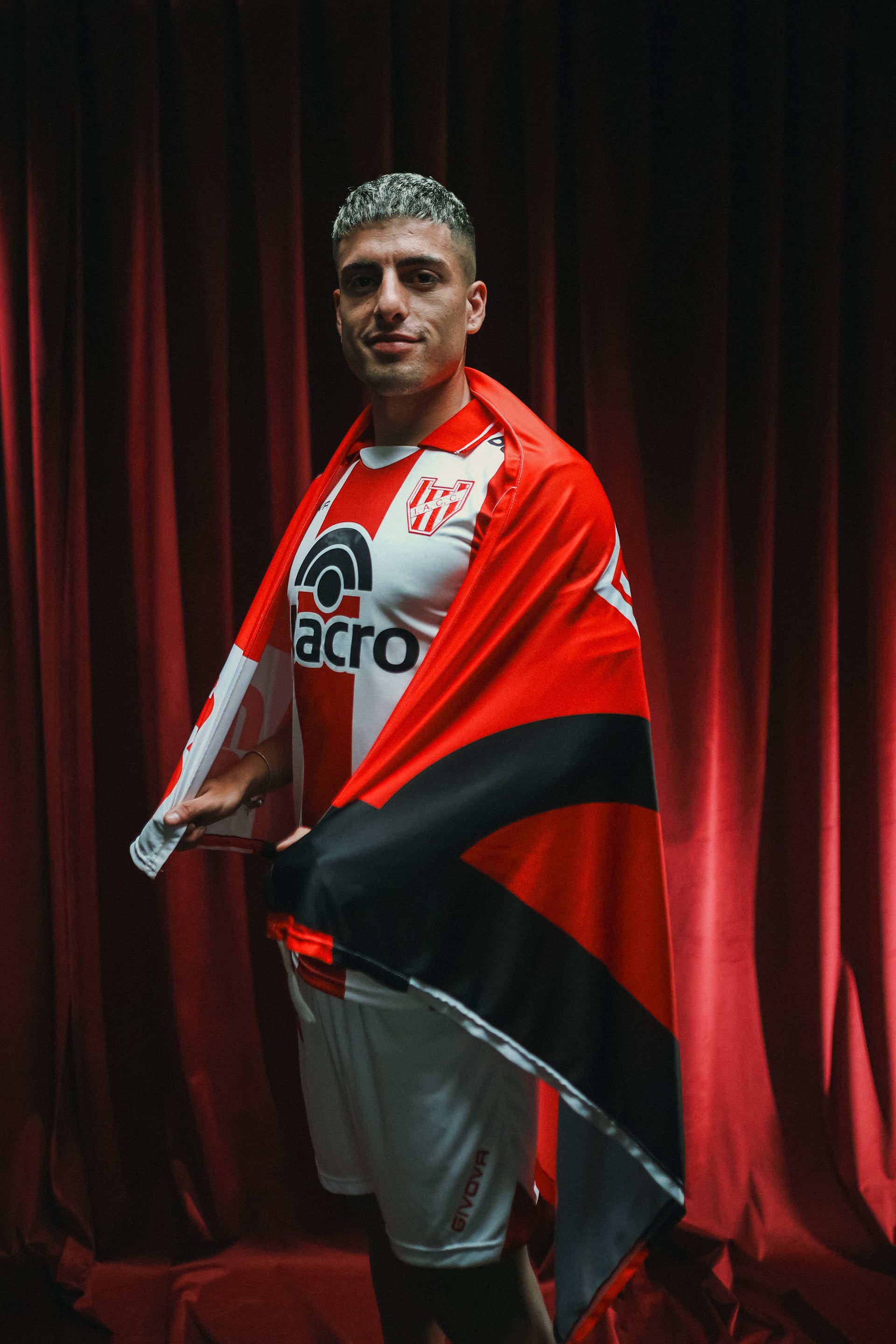 El lateral Iván Erquiaga llegó libre desde Letonia a Instituto de Córdoba y firmó contrato por dos temporadas